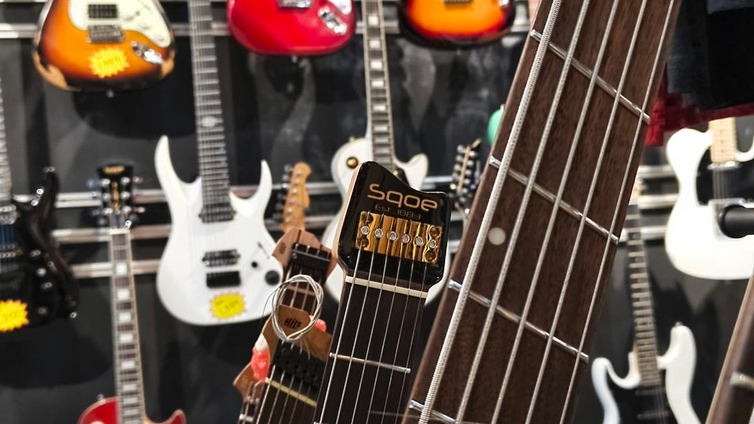 Headless Guitar vs Regular Guitar — Pros and Cons