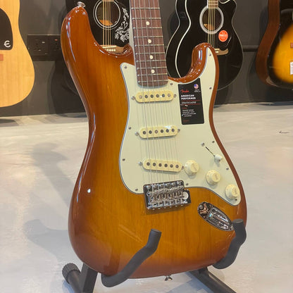 Fender American Performer Stratocaster Electric Guitar, Rosewood FB - Honeyburst