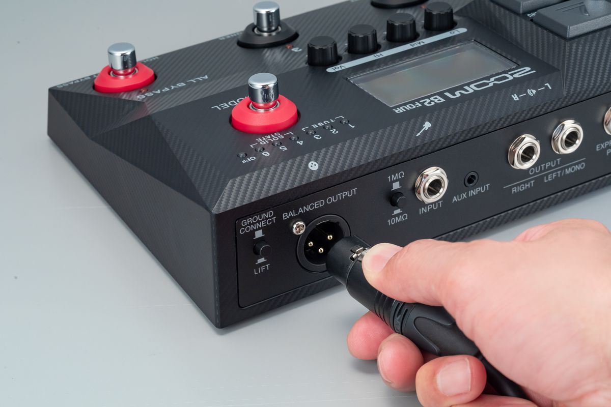 Zoom B2 FOUR Bass Multi-effects Processor ( B-2 Four / B-2