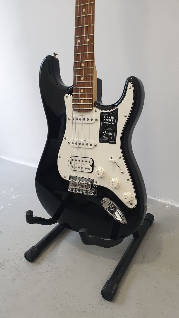FENDER Player HSS Stratocaster Electric Guitar, Pau Ferro FB