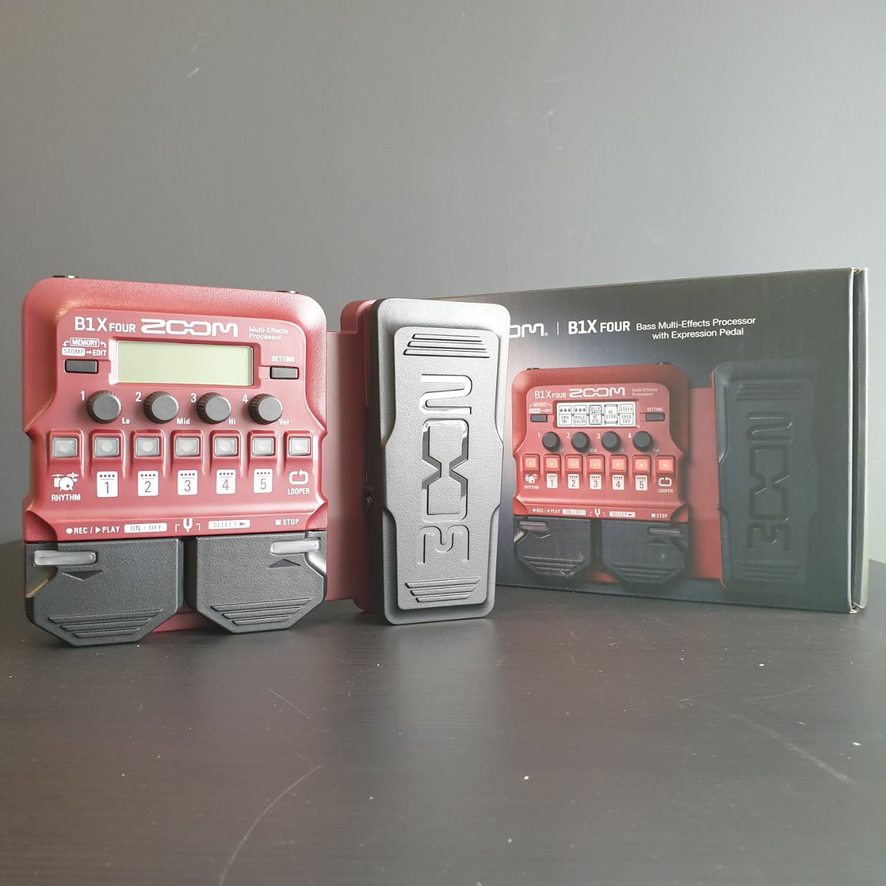 【美品】B1X FOUR Multi-Effects Processor Zoom B1X FOUR Bass Multi-Effects Processor With Expression