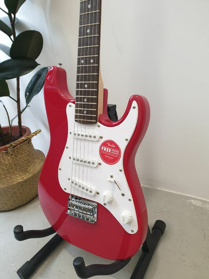 FENDER Squier Mini Stratocaster Electric Guitar, Laurel FB, Dakota Red (F03-037-0121-554)