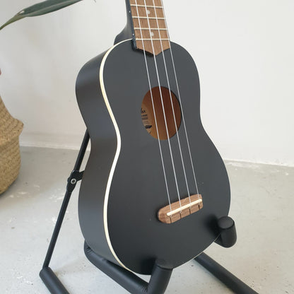 Fender Venice 21 inch Soprano Ukulele, Walnut FB , Black (F03-097-1610-706)