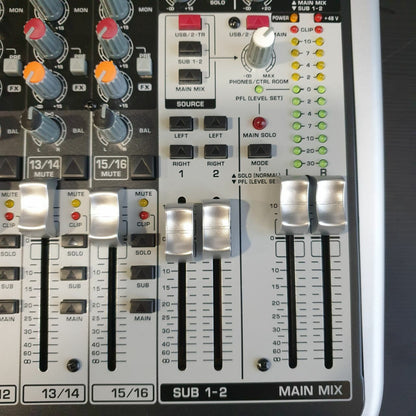 Behringer Xenyx QX2222USB Mixer with USB and Effects (2222 / XENYX222USB / XENYX )