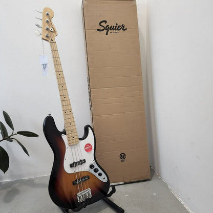 Squier by Fender Affinity Series Jazz 4 String Bass Guitar, Maple FB, 3-Color Sunburst