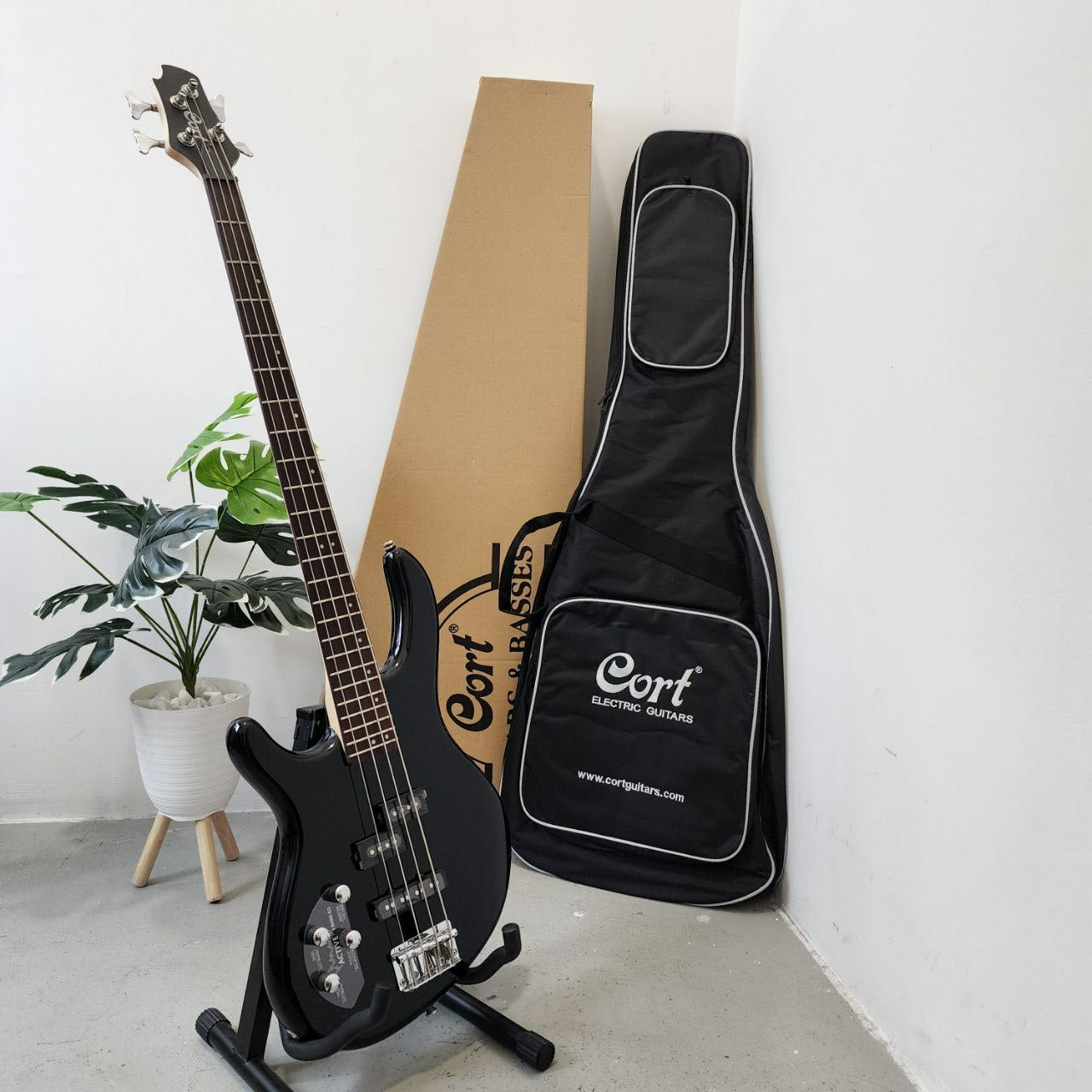 CORT Action Plus Left Handed 4 strings Electric Bass Guitar, Black