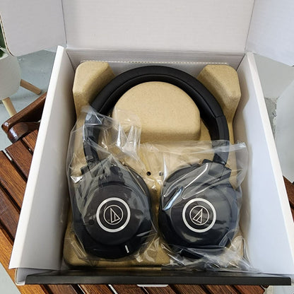 Audio Technica ATH-M40x Professional Monitor Headphones (ATH M40x / ATHM40x / M40)