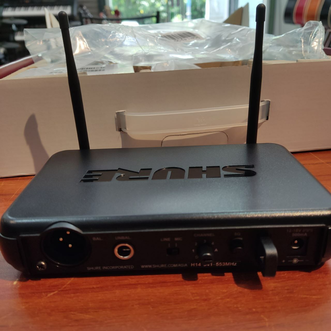 Shure SVX24/PG58 Wireless Vocal System, SVX4 Diversity Receiver