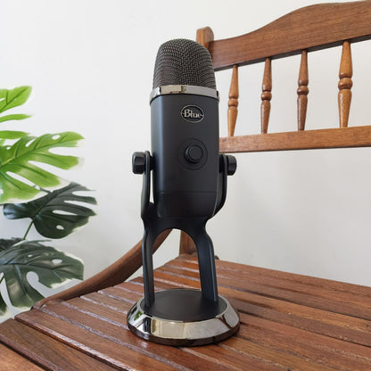 Logitech LFC BLUE Yeti X Professional USB Condenser Microphone by Logitech - Blackout