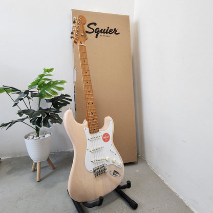 FENDER Squier Classic Vibe 50s Stratocaster (SSS) Electric Guitar wIth Tremolo, Maple FB, White Blonde