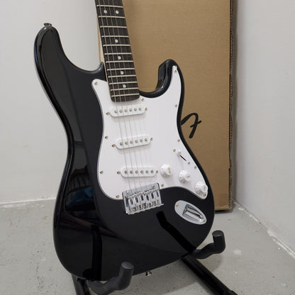 SQUIER MM Stratocaster with Single-Coil (SSS) Pick Up Hardtail Electric Guitar, Laurel FB, Black