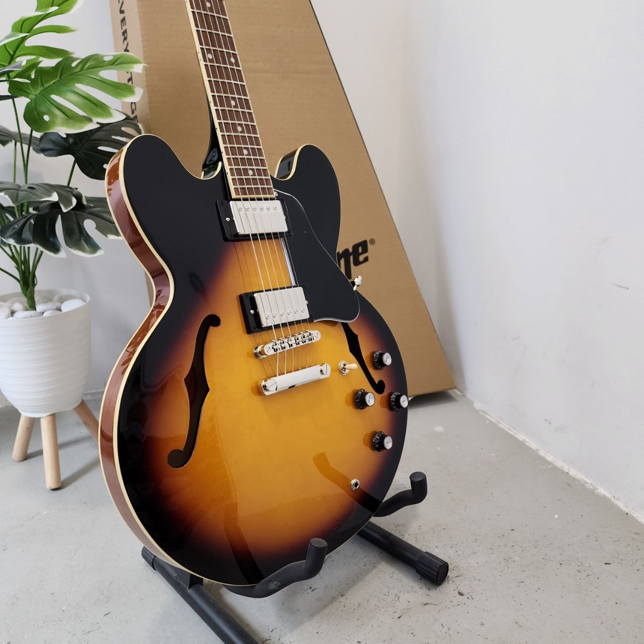 ギター Epiphone ES335 PRO BB Amazon.com: Epiphone ES335 Semi Hollowbody, Vintage Sunburst
