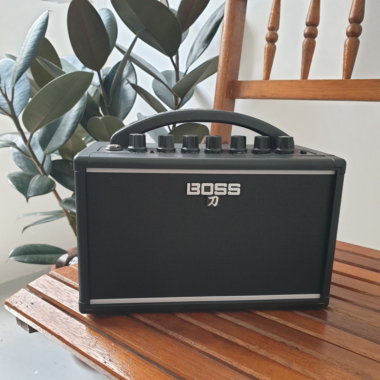 BOSS Katana-Mini 7 watt Combo Guitar Amplifier ( Katana Mini