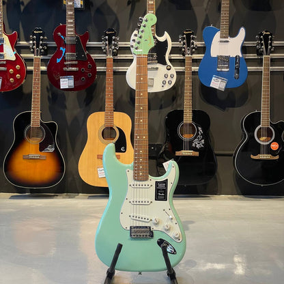 Fender Limited Edition Player Stratocaster SSS Pick Up Electric Guitar, Pau Ferro FB - Surf Green