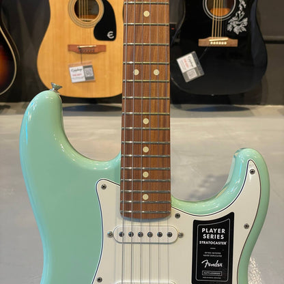 Fender Limited Edition Player Stratocaster SSS Pick Up Electric Guitar, Pau Ferro FB - Surf Green