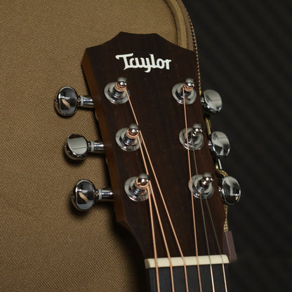 TAYLOR Baby Taylor-e 3/4 Small Size Acoustic Guitar with Electronic Pick up and Bag ( BT1-E / BT1E / BT1 )