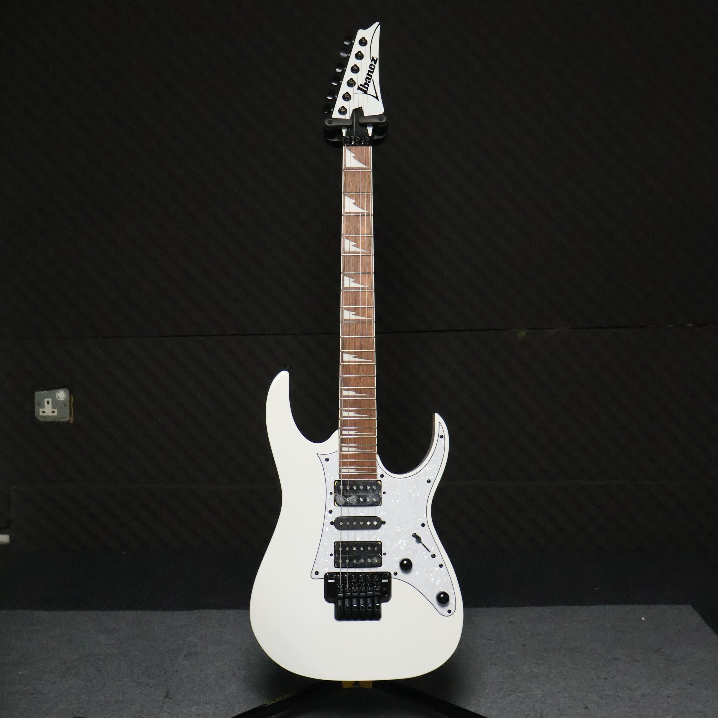 Ibanez RG450DXB-WH White Standard RG Series Electric Guitar