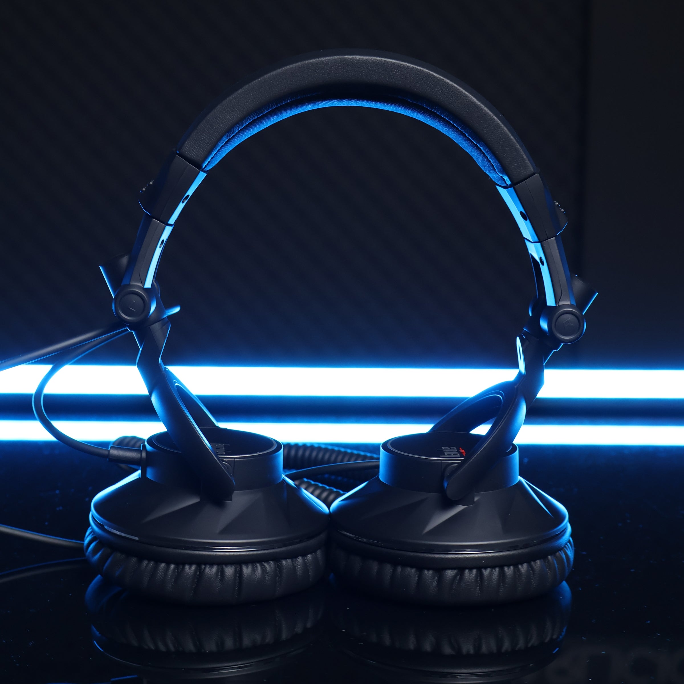 Hercules DJ HDP DJ60 Headphones with attached spiral cable