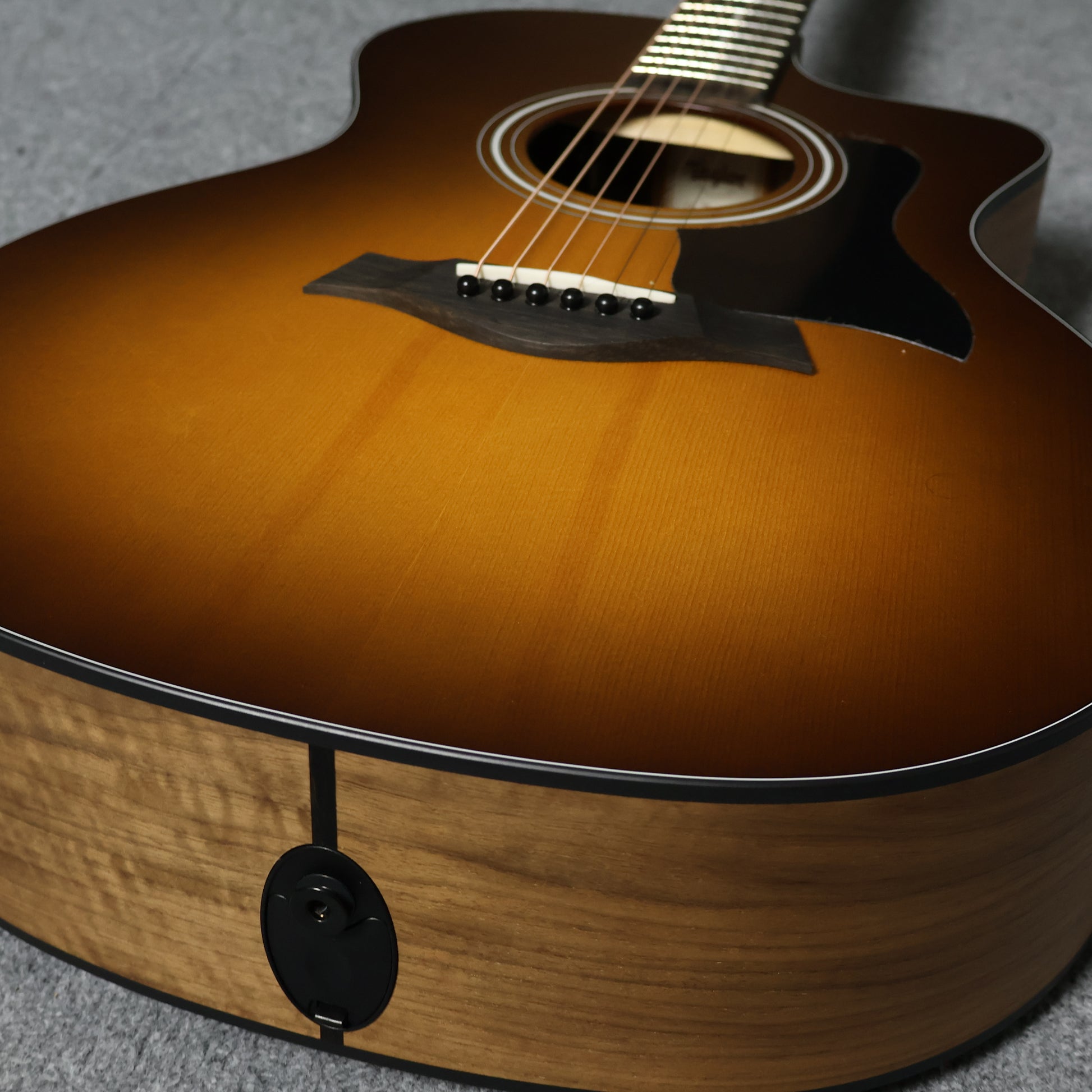 taylor 114ce tobacco sunburst Rosewood Grand Auditorium Acoustic Electric Each and every detail of this acoustic has been perfectly crafted to ensure the natural harmonics and playability complement all performers Platinum Taylor 414ce Grand Auditorium
