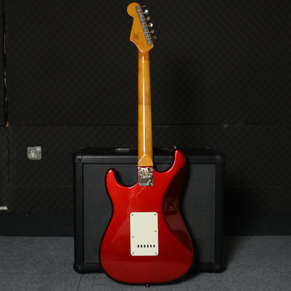 Squier by Fender Classic Vibe 60s Stratocaster (SSS) Electric Guitar wIth Tremolo, Laurel FB, Candy Apple Red ( CV60S )