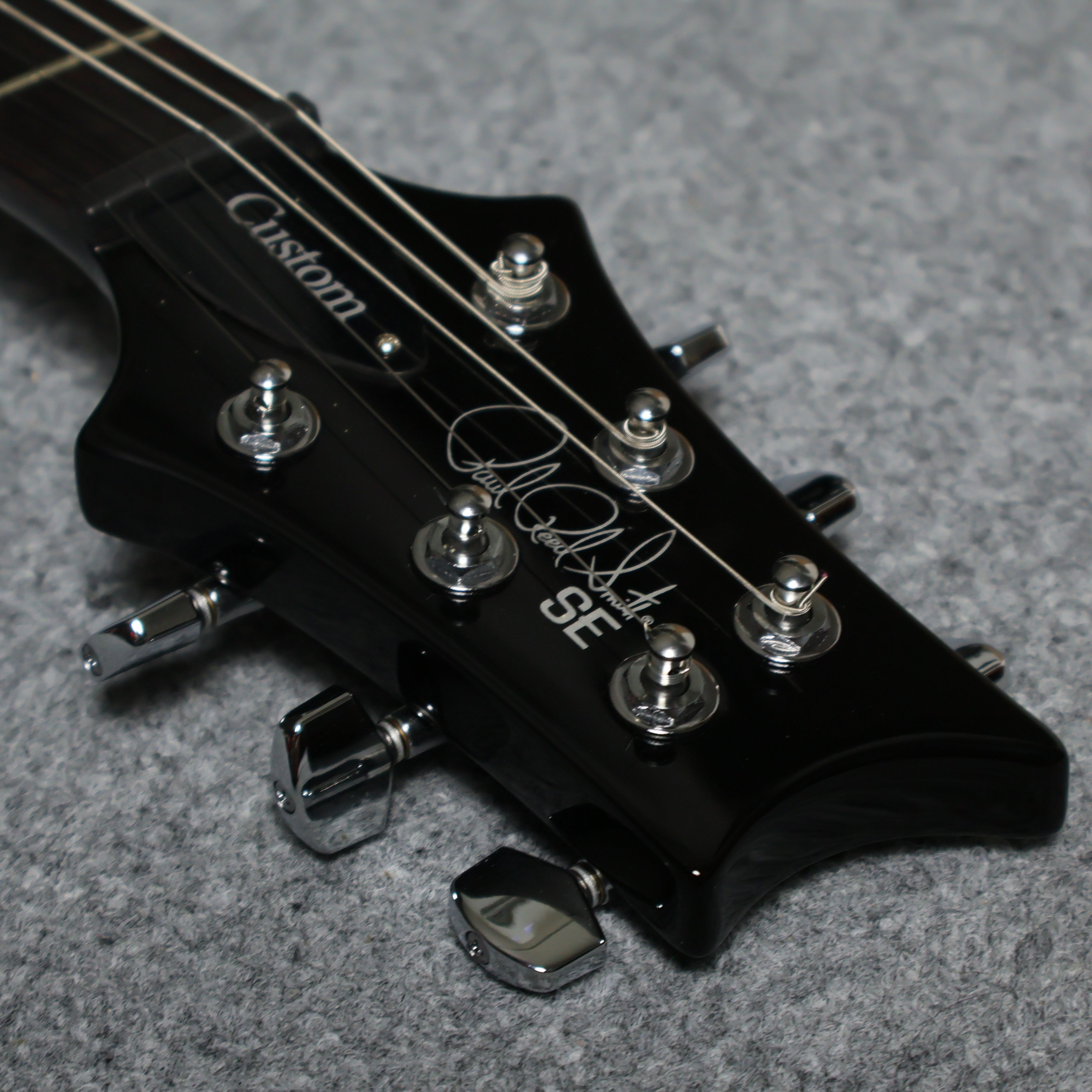 PRS SE Custom 22 Semi Hollow Electric Guitar with Bag, Black