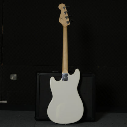 Squier Sonic Bronco 4 String Bass Guitar with White Pickguard, Maple FB - Arctic White