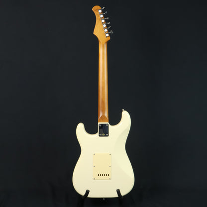 Bacchus BST-2-RSM/M Roasted Maple Fretboard, Stratocaster Electric Guitar w/ Bacchus SSH Pickups - Olympic White / BST2