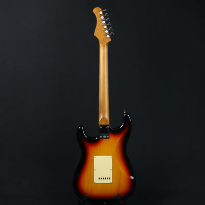 Bacchus BST-2-RSM/M Roasted Maple Fretboard, Stratocaster Electric Guitar w/ Bacchus SSH Pickups - 3-Tone Sunburst