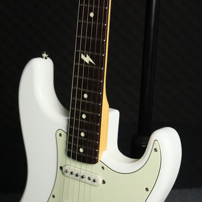 Fender Japan Sham Kamikaze Signature Reverse Headstock SSS Stratocaster Electric Guitar , Rosewood FB - Arctic White