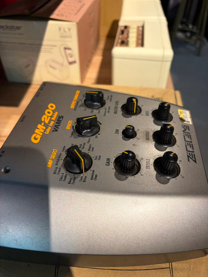 Zoom GM200 Guitar Amp Modele - (B-STOCK)