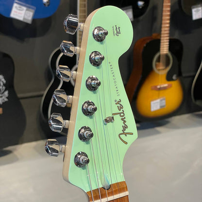 Fender Limited Edition Player Stratocaster SSS Pick Up Electric Guitar, Pau Ferro FB - Surf Green