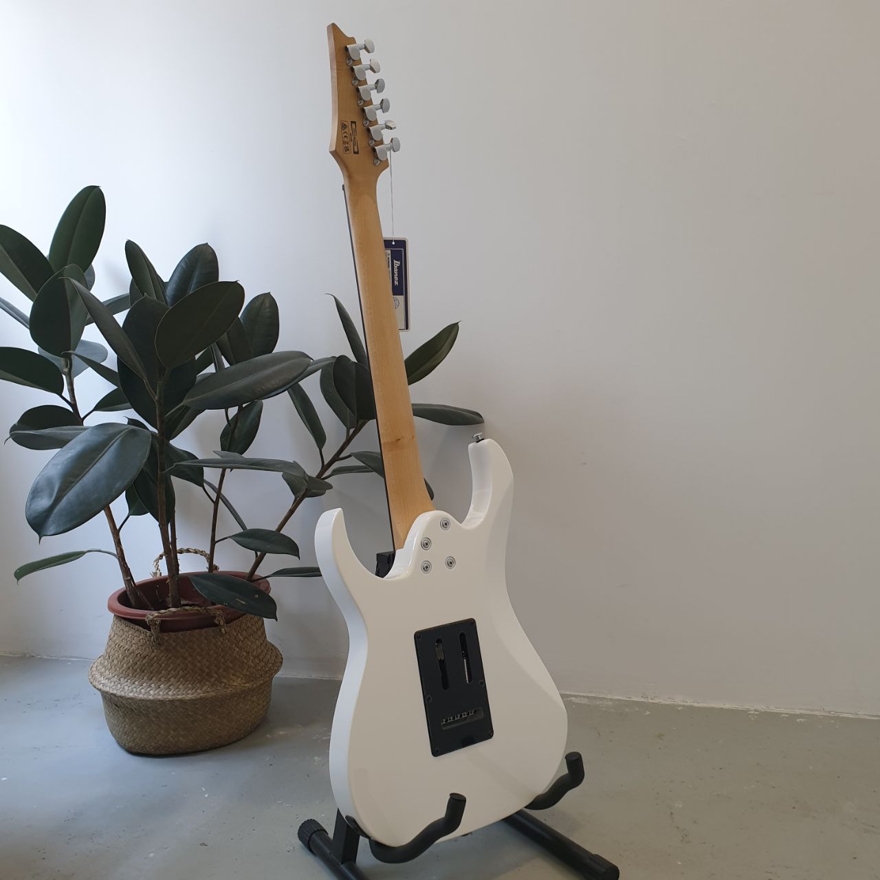 Ibanez GIO GRG140 Electric Guitar HSS Pick up - White – GUITARLICIOUS