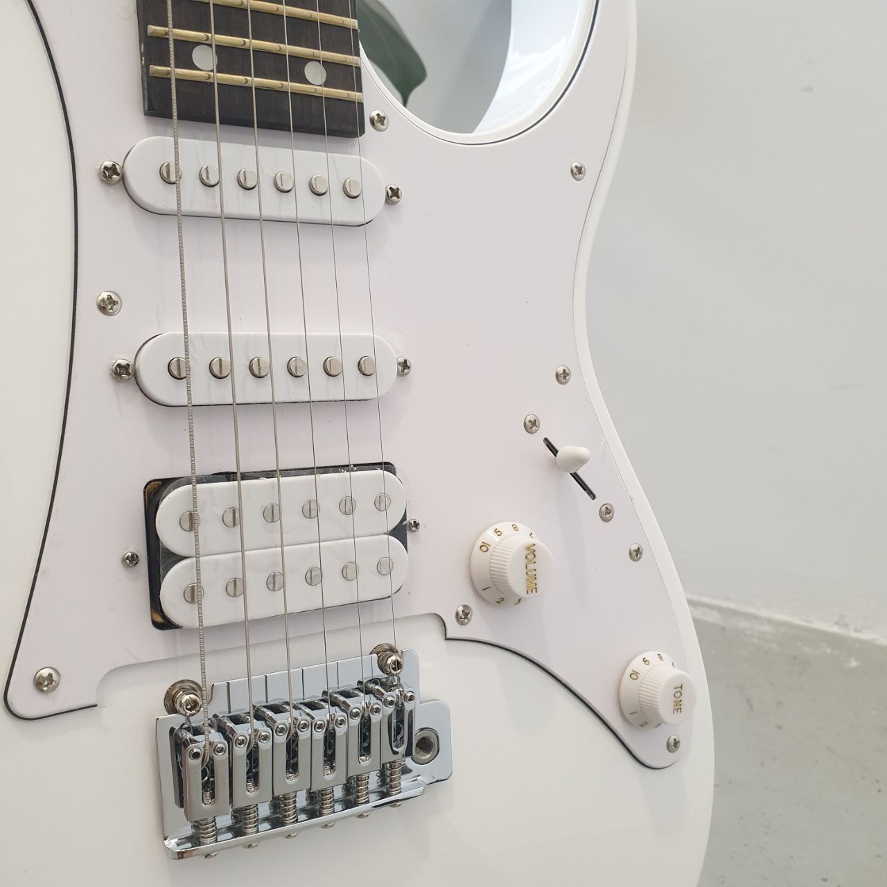 Ibanez GIO GRG140 Electric Guitar HSS Pick up - White – GUITARLICIOUS