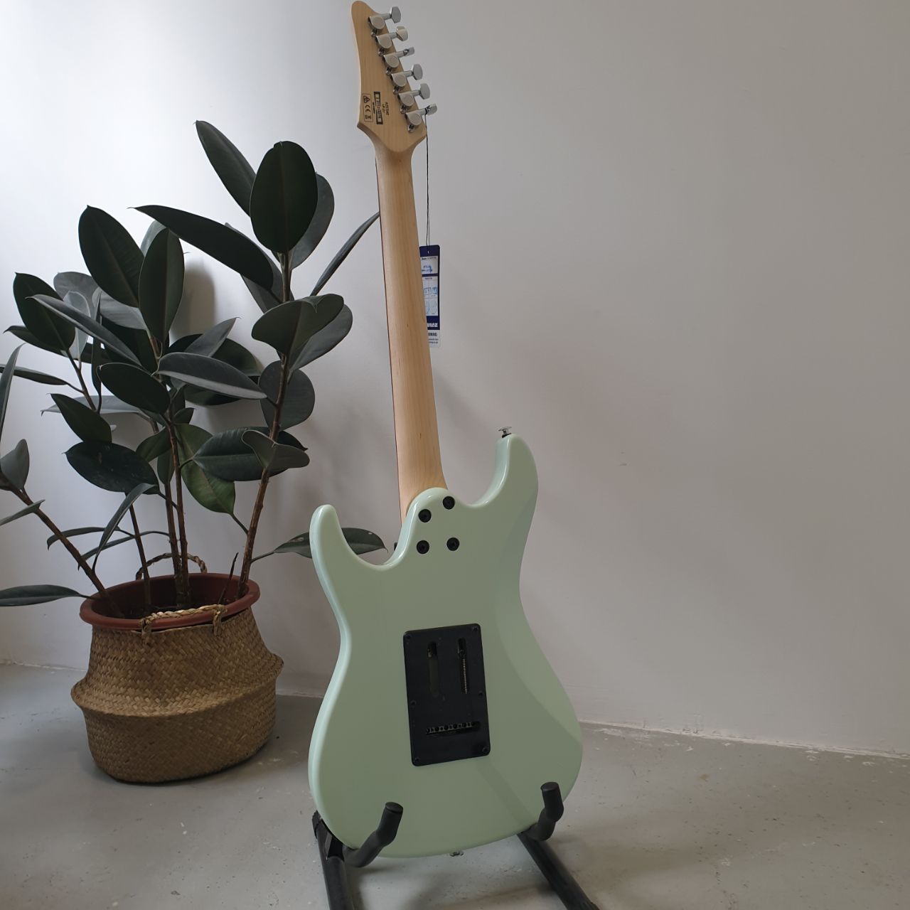 Ibanez AZES40 HSS Pick up Electric Guitar with Tremolo - Mint