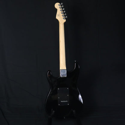 Squier Sonic Stratocaster HSS Electric Guitar with Black Pickguard, Maple FB - Black (BUNDLE DEALS)